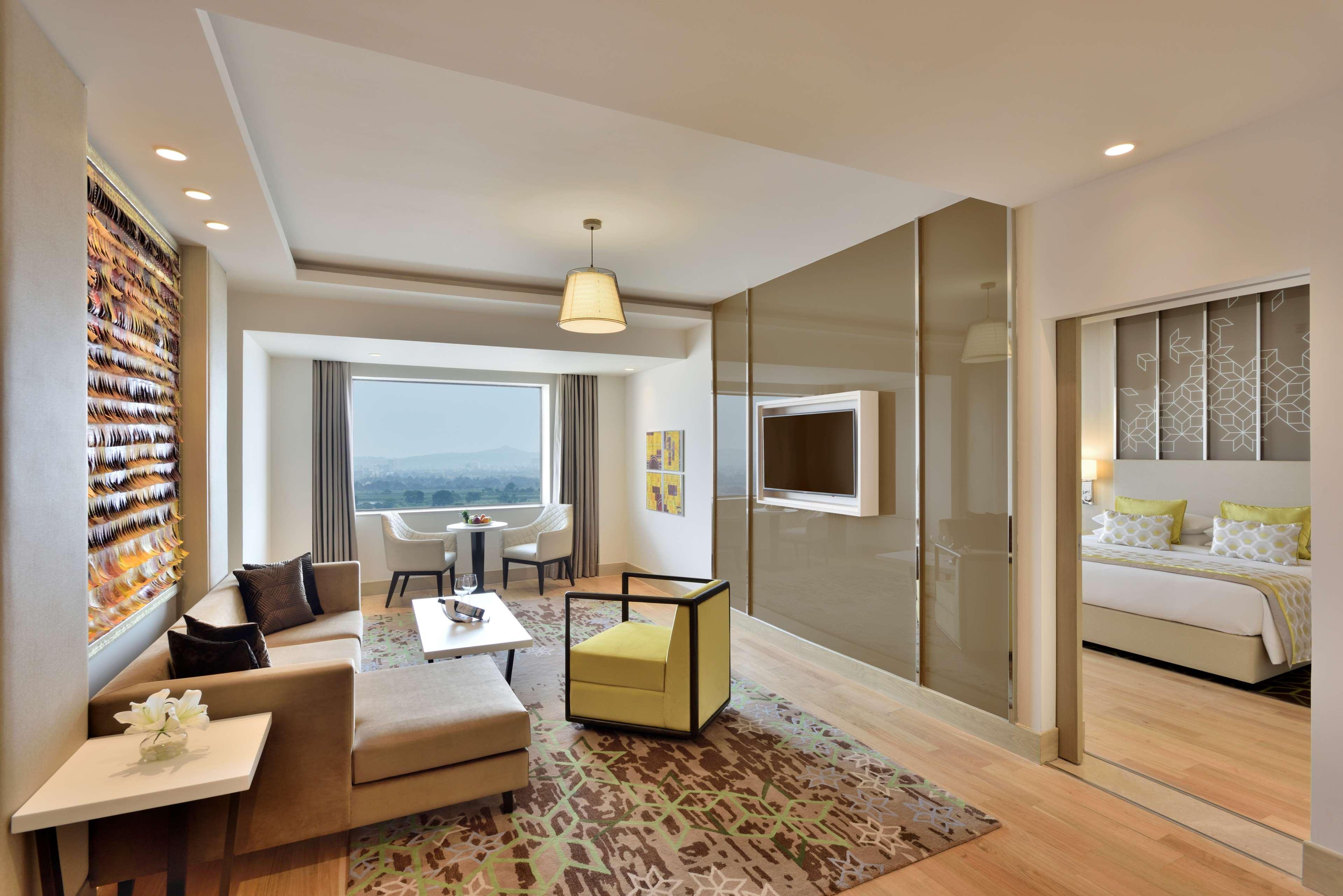 Radisson Gurugram Udyog Vihar Hotel Gurgaon Buitenkant foto
