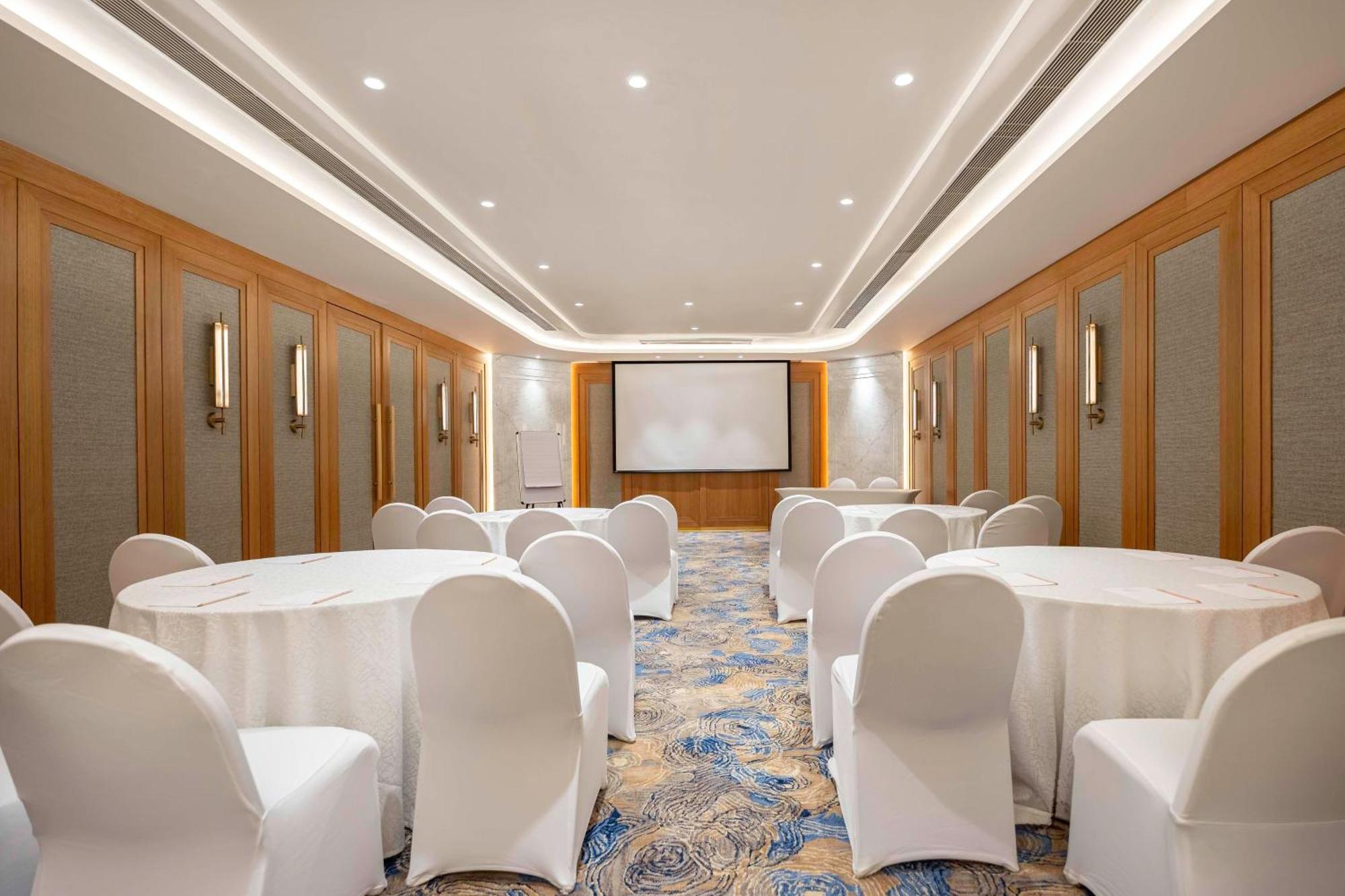 Radisson Gurugram Udyog Vihar Hotel Gurgaon Buitenkant foto