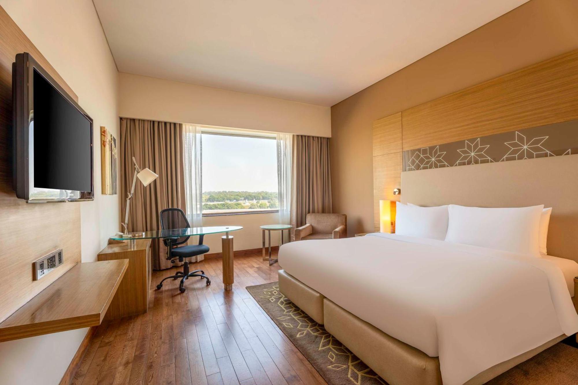 Radisson Gurugram Udyog Vihar Hotel Gurgaon Buitenkant foto