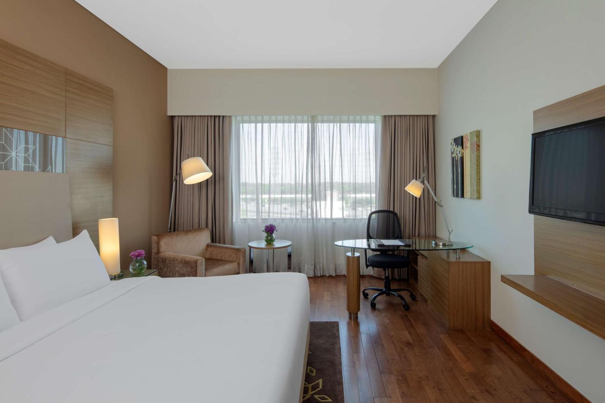 Radisson Gurugram Udyog Vihar Hotel Gurgaon Buitenkant foto