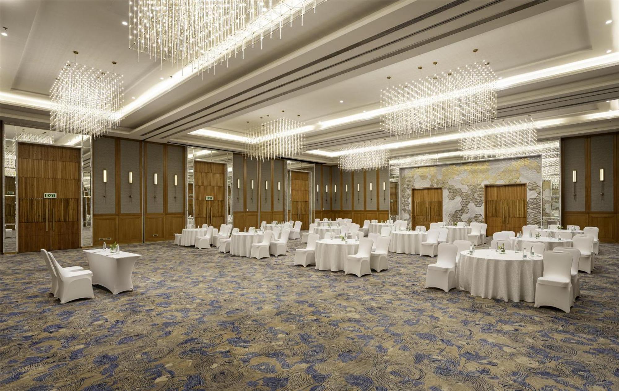 Radisson Gurugram Udyog Vihar Hotel Gurgaon Buitenkant foto