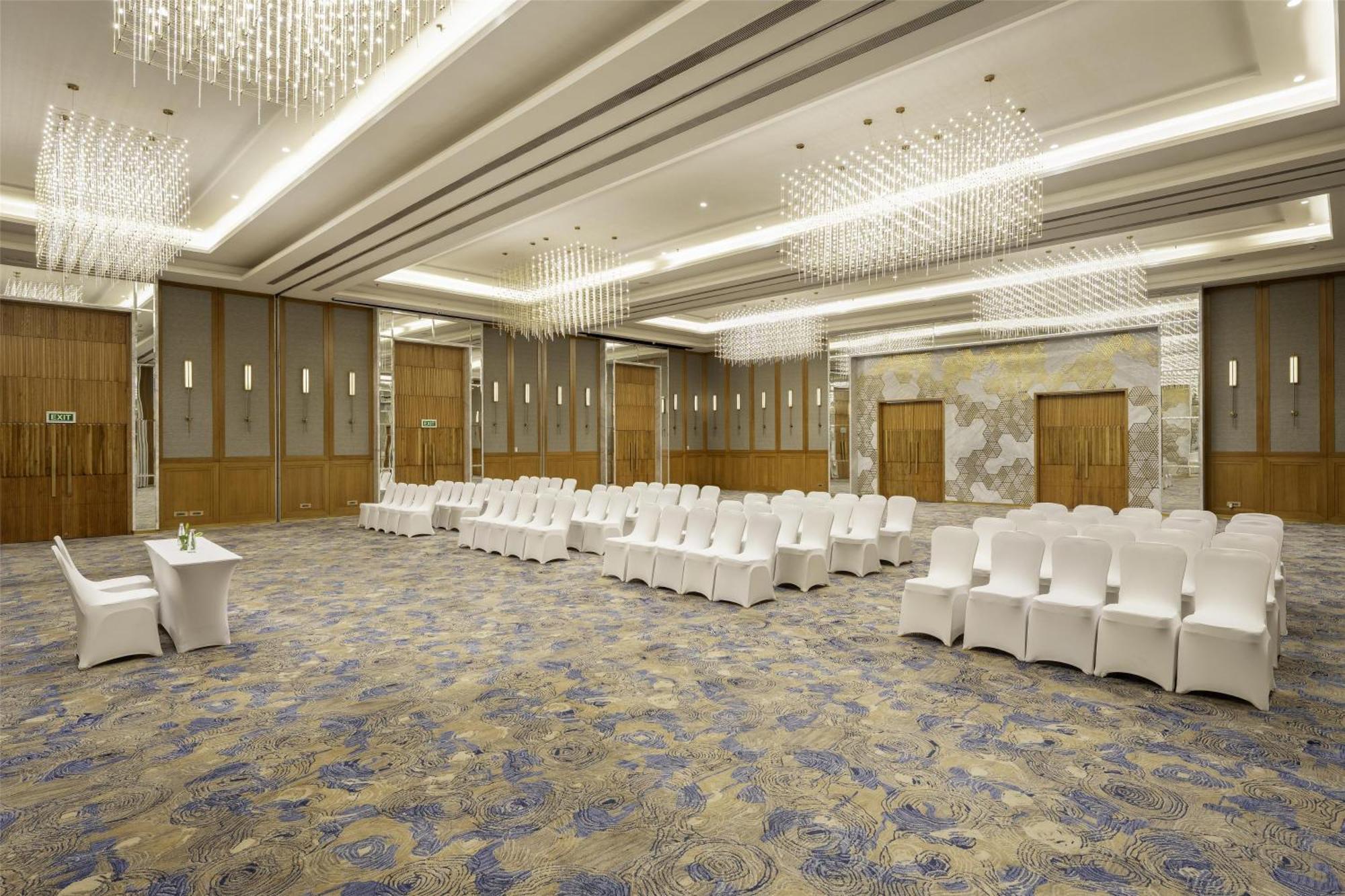Radisson Gurugram Udyog Vihar Hotel Gurgaon Buitenkant foto