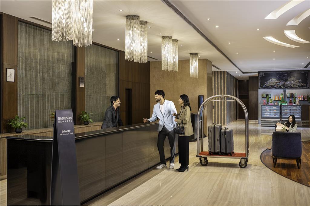 Radisson Gurugram Udyog Vihar Hotel Gurgaon Interieur foto
